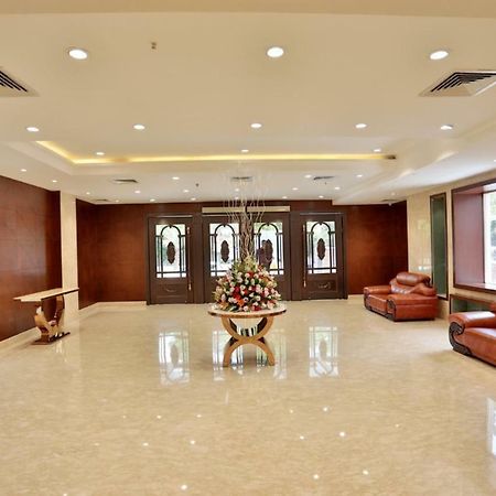 Royal Imperio Hotel Faridabad Bagian luar foto