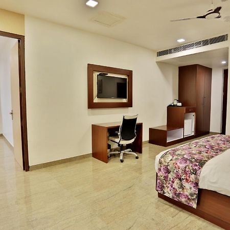 Royal Imperio Hotel Faridabad Bagian luar foto