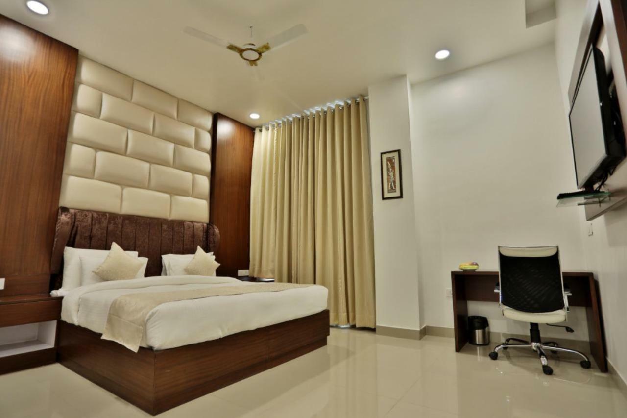 Royal Imperio Hotel Faridabad Bagian luar foto