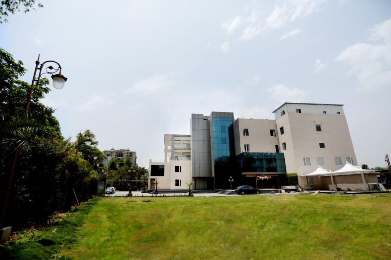 Royal Imperio Hotel Faridabad Bagian luar foto