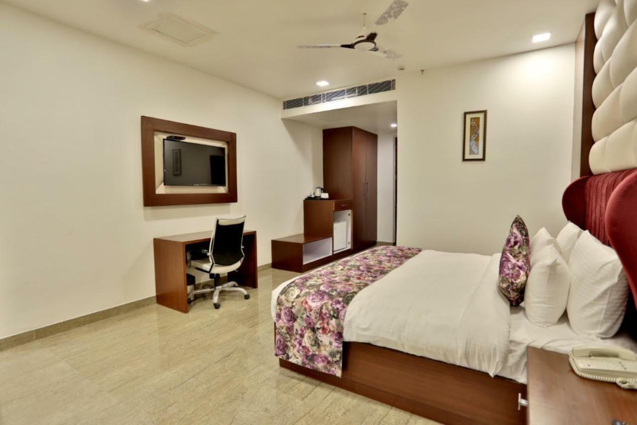Royal Imperio Hotel Faridabad Bagian luar foto