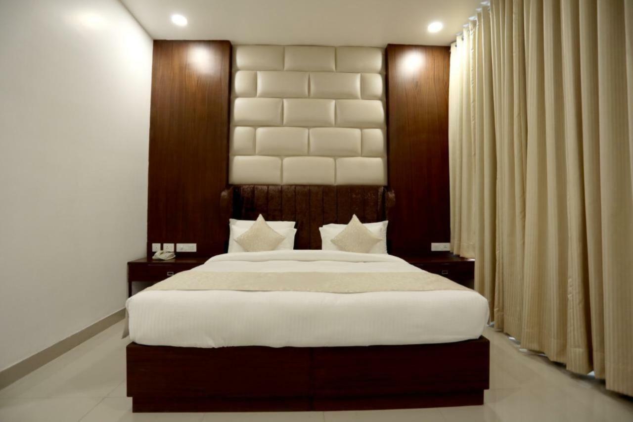 Royal Imperio Hotel Faridabad Bagian luar foto