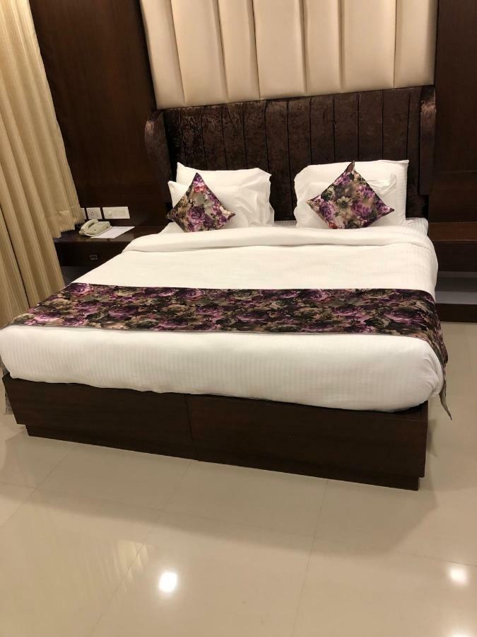 Royal Imperio Hotel Faridabad Bagian luar foto