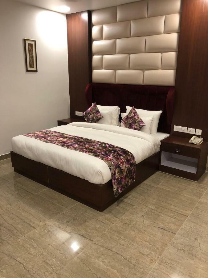 Royal Imperio Hotel Faridabad Bagian luar foto