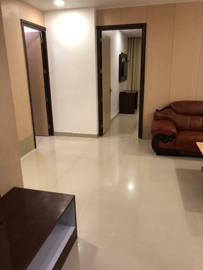 Royal Imperio Hotel Faridabad Bagian luar foto