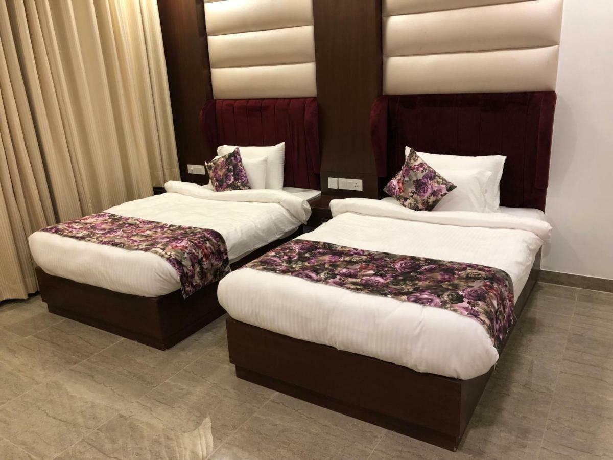 Royal Imperio Hotel Faridabad Bagian luar foto
