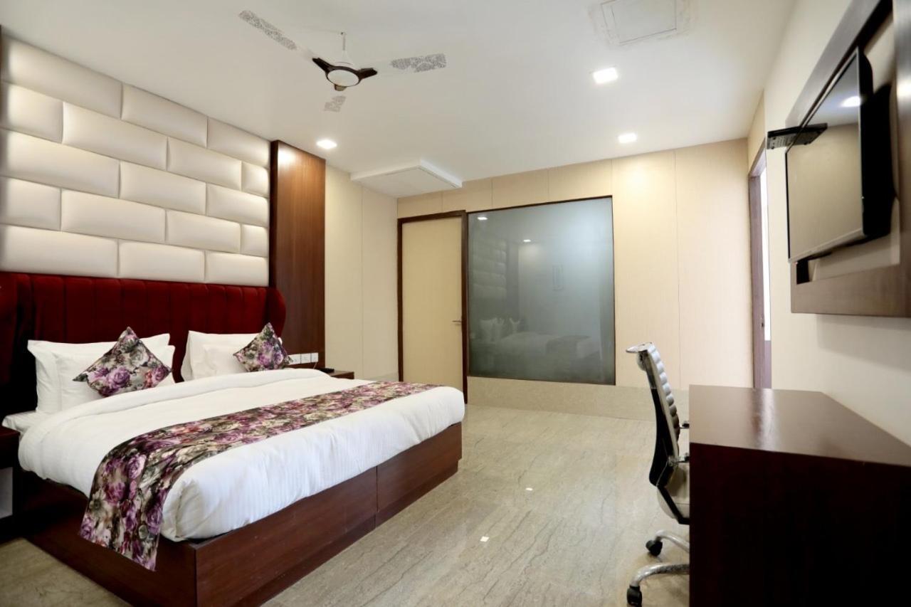 Royal Imperio Hotel Faridabad Bagian luar foto