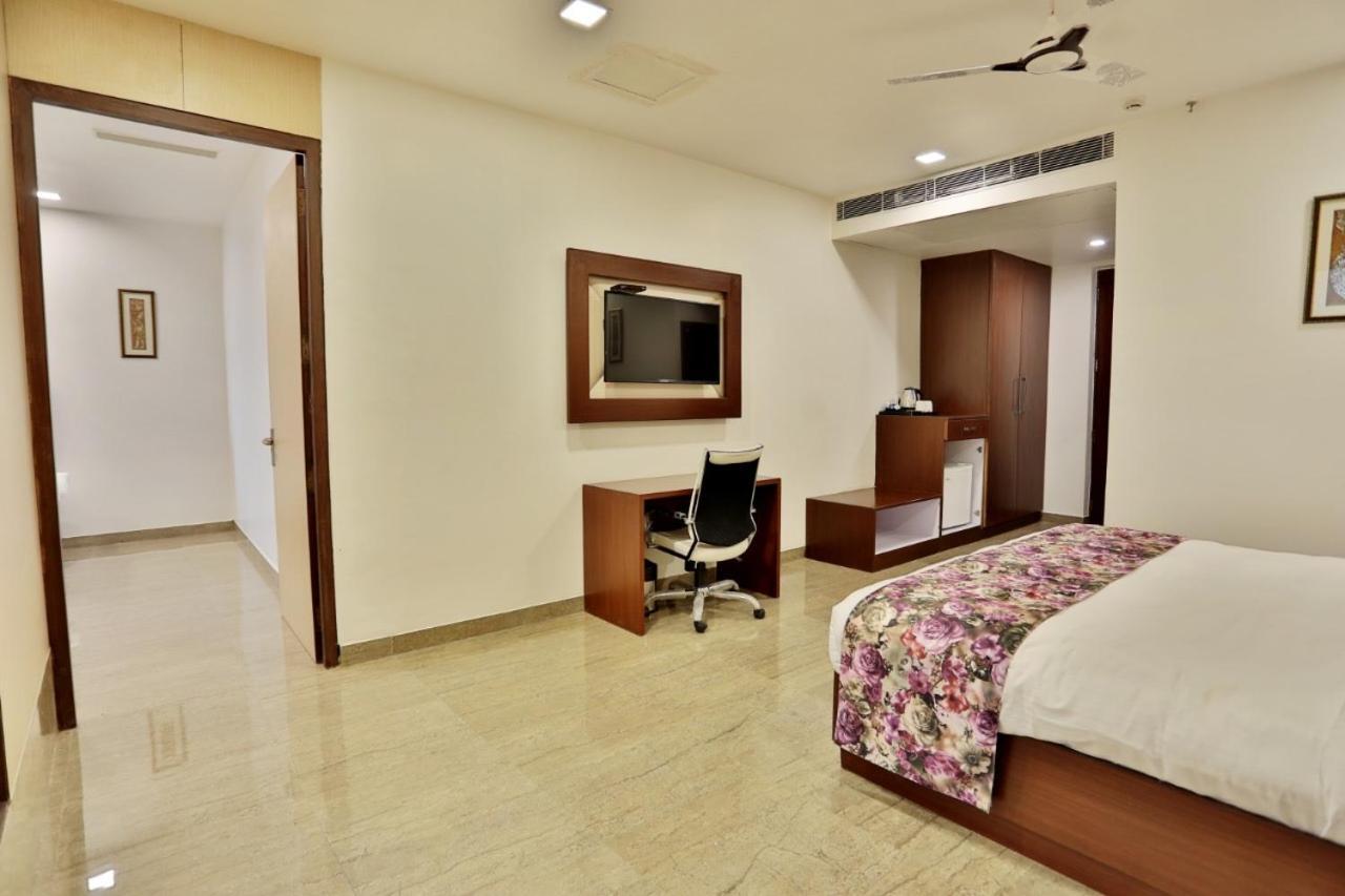 Royal Imperio Hotel Faridabad Bagian luar foto